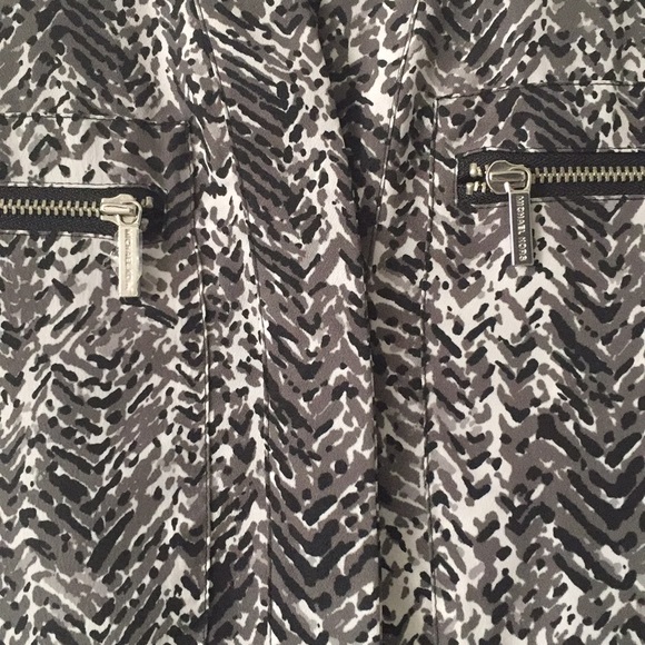 MK ZIPPER POCKET BLOUSE - Picture 3 of 8